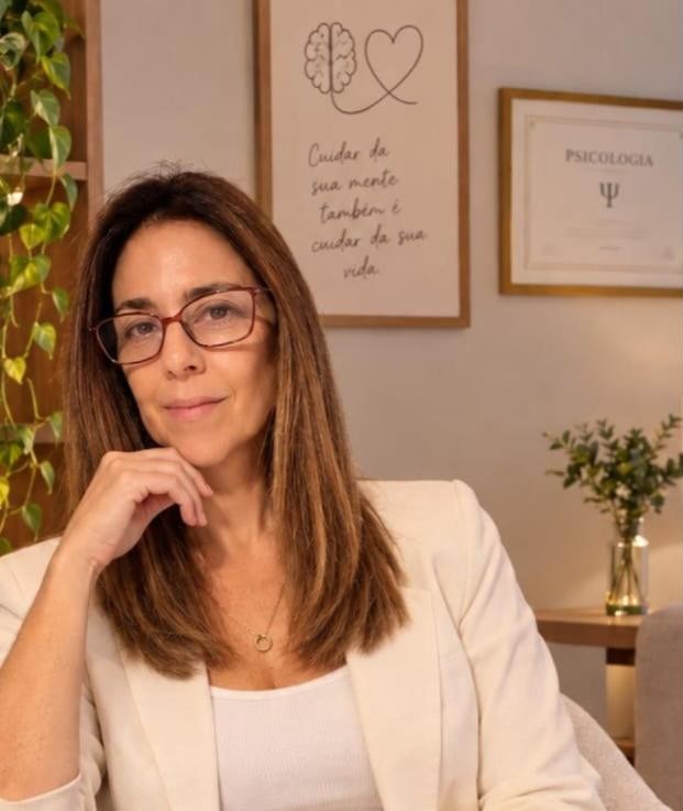 Ana Lúcia Arêde Branco, psicóloga, em seu consultório